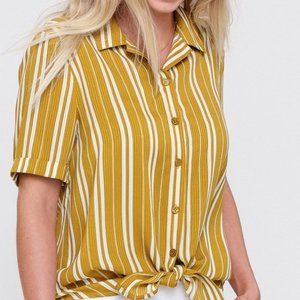 Short sleeve button-down